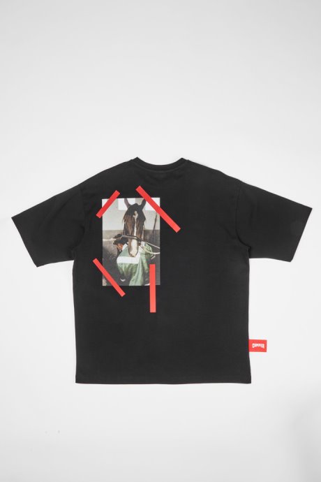 Exclusive Camper T-Shirt Black T-Shirt With Horse Print At Back