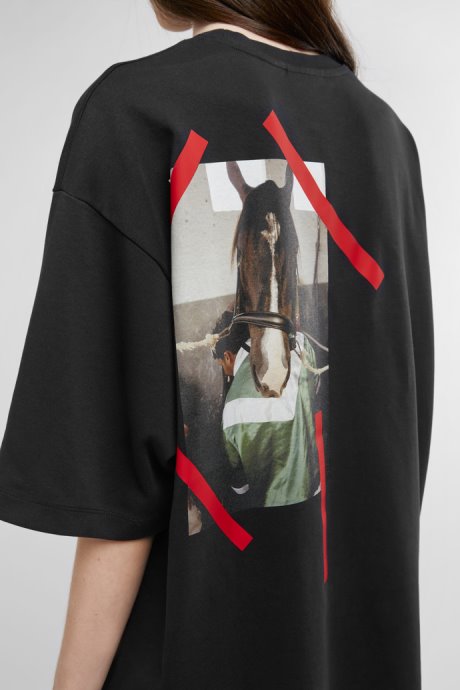 Exclusive Camper T-Shirt Black T-Shirt With Horse Print At Back